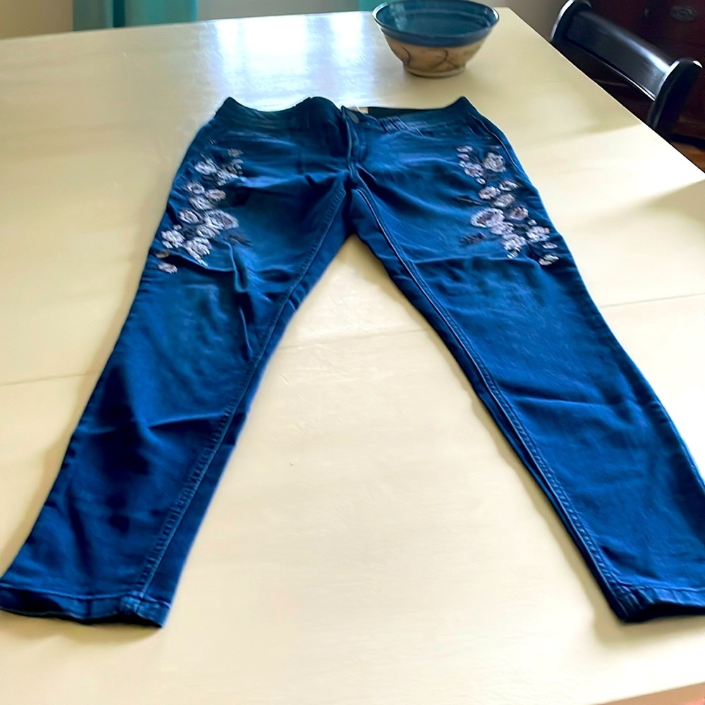 Democracy ab tech size 8 skinny jeans with flower embroidery